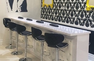Custom Made White Marble Top Luxury Tufted Manicure Table Station Nail Bar